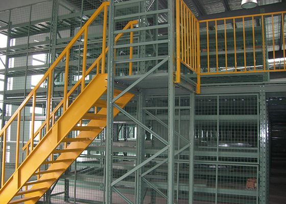 Просторная квартира стальной структуры склада кладет Multi ровные лестницы на полку украшает пол мезонина